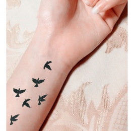 Modne tatuaże tymczasowe wodoodporne czarne ozdobne naklejki na ciało oryginalne wzory małe latające ptaszki
