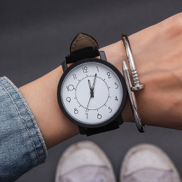 Elegancki luksusowy damski zegarek analogowy kwarcowy mechanizm na skórzanej bransolecie nowoczesny modny