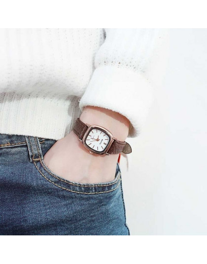 Proste skórzane kwadratowe małe tarcza zegarka mody kobiety ubierają zegarki na rękę, minimalistyczne, świeże, kobieta zegar god