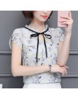 Modna elegancka bluzka damska dopasowana z krótkim rękawkiem marszczona stójka z tasiemką kwiatowy wzór