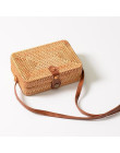 Modna okrągła torebka damska styl boho rattanowy kuferek na skórzanym pasku stylowa słomkowa mała torba
