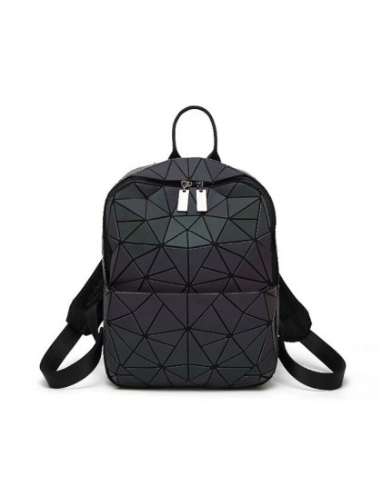 Modny elegancki pojemny miejski plecak damski młodzieżowy strukturowa geometryczna forma z holograficznym połyskiem