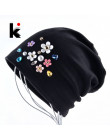 Nowe czapki kobiety wiosna jesień jednolity kolor Skullies kapelusz dla damskie kryształ górski Pearl zakrętka w kształcie kwiat