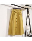 Modna elegancka spódnica midi z naturalnego materiału do kolan wiązana w talii zdobiona bursztynowymi okrągłymi guziczkami