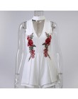 Conmoto lato elegancki V Neck Floral kobiety Playsuit bez rękawów biały kombinezony pajacyki Casual plaża ogólnie haft Plus rozm