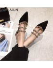 SUOJIALUN kobiety płaskie kapcie Slip On muły projektanci marki 2019 moda luksusowe nit T-pasek slajdy wkładane mokasyny muły