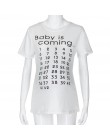 Dziecko nadchodzi T-Shirt dla kobiet w ciąży topy Mama ubrania kobiet kalendarz odliczanie ciąża Tee Mark Off dla dzieci Announc