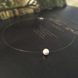 Moda niewidoczne kryształ linka wędkarska biały symulowane Pearl wisiorek naszyjnik dla kobiet klasyczny Pearl Choker naszyjniki